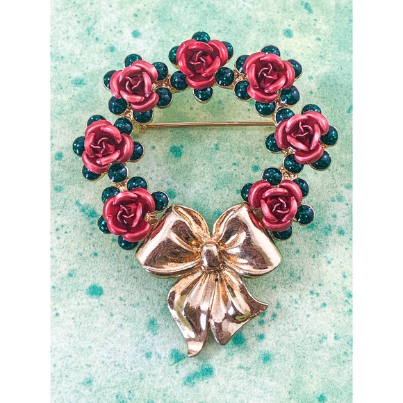AVON Rose Wreath Pin / Brooch - Wear for the Holidays or All Year Round! - Picture 2 of 5